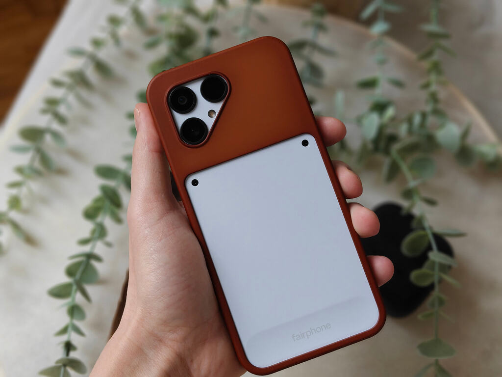 DIY: Customizing my Fairphone 6 case with Rit Dye (Cognac/ Terracotta result) [GUIDE]