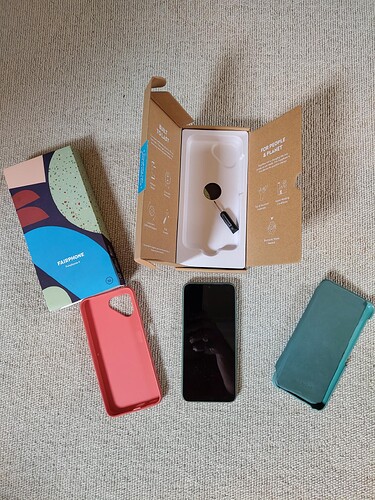 2025-08-14 Fairphone 4 - box and protective sleeves